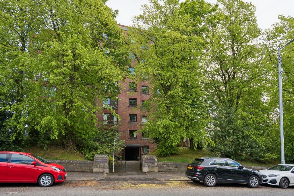 Flat Cleveden Drive in Glasgow