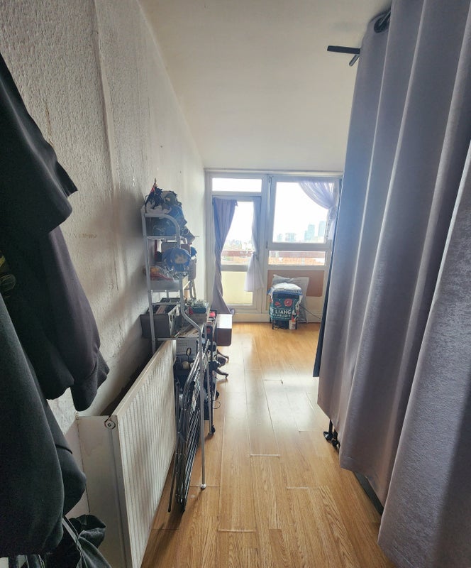 Room Glamis Road in Greater London