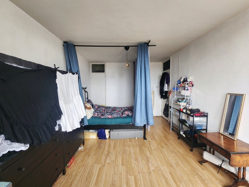 Room Glamis Road in Greater London