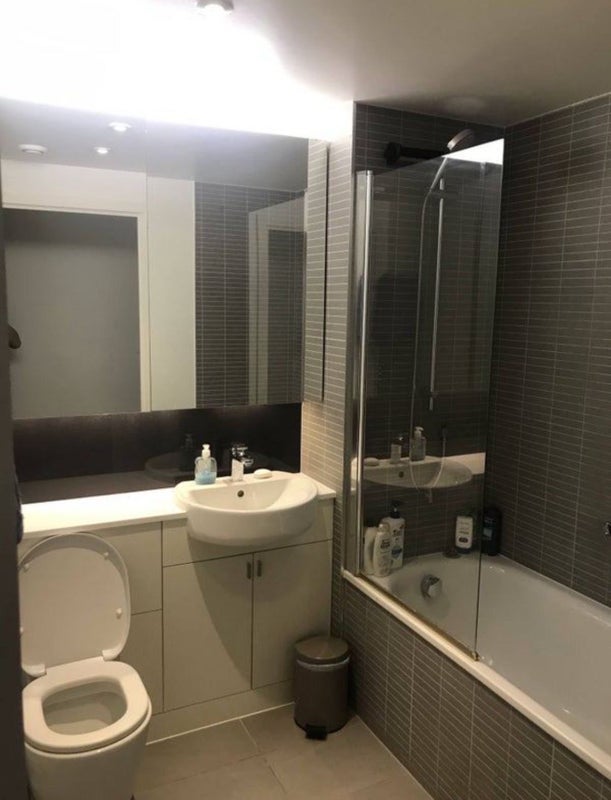 Room Mirabelle Gardens in Greater London