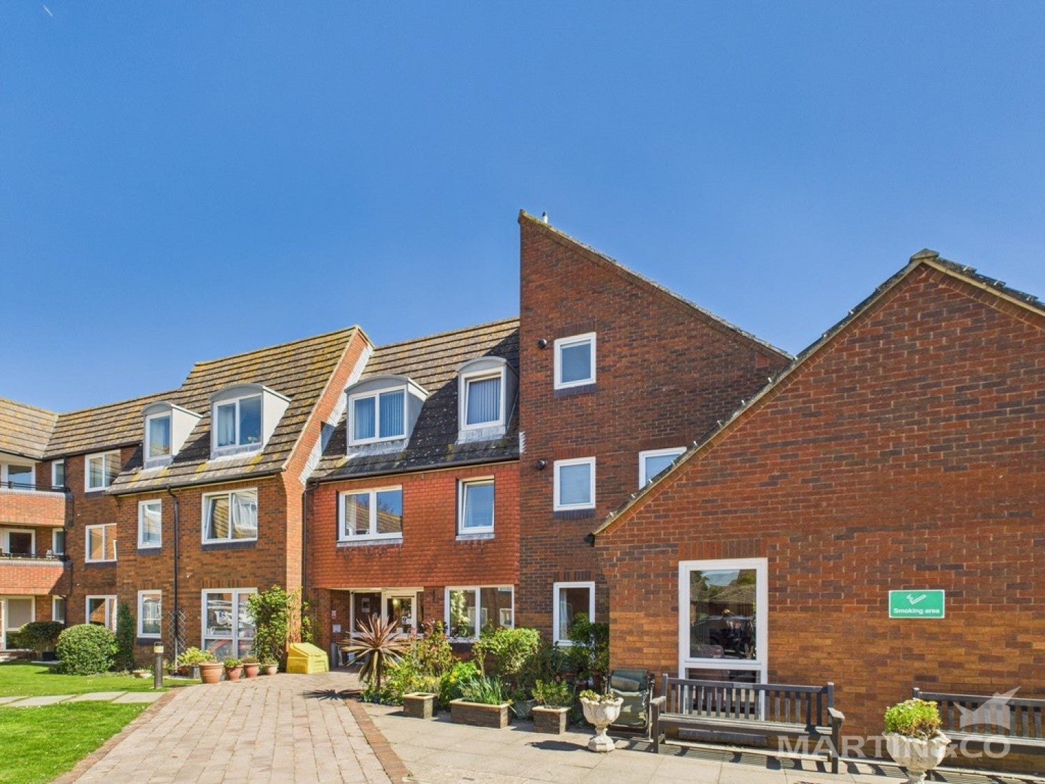 Flat Castle Close in Arun