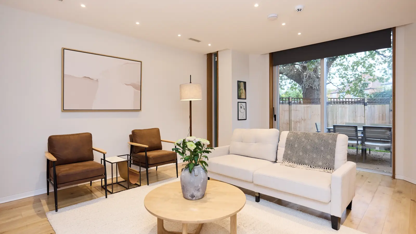 Flat Osborn Gardens in Greater London