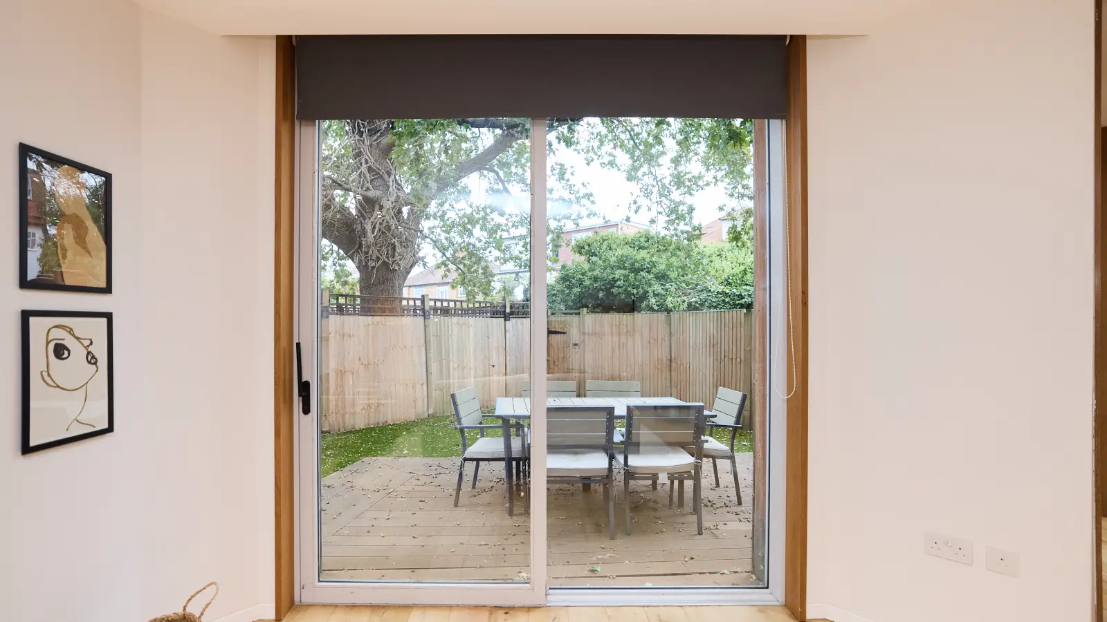 Flat Osborn Gardens in Greater London