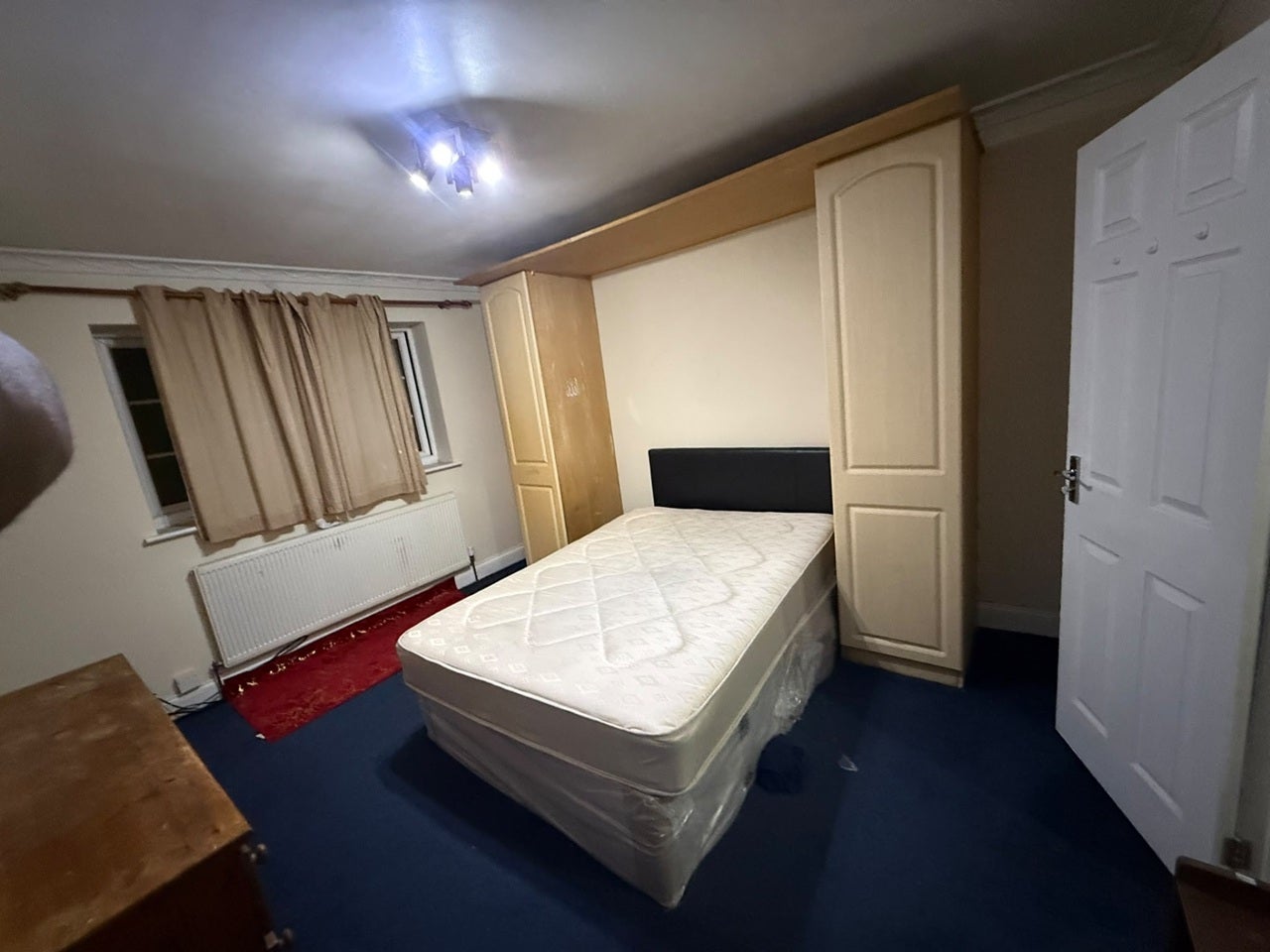 Room Walnut Tree Road in Greater London