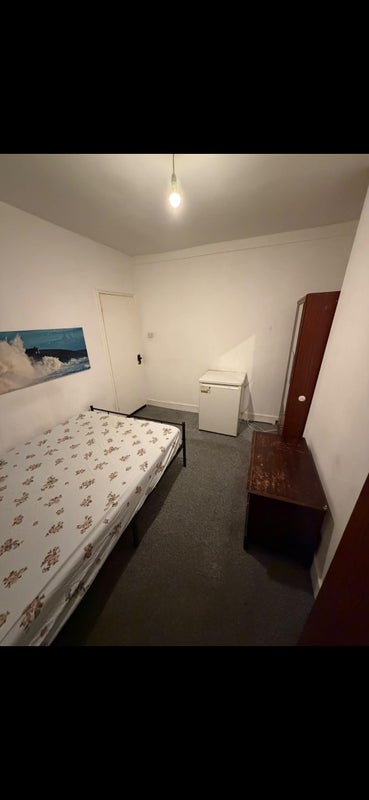 Room Smyrk's Road in Greater London