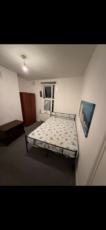 Room Smyrk's Road in Greater London