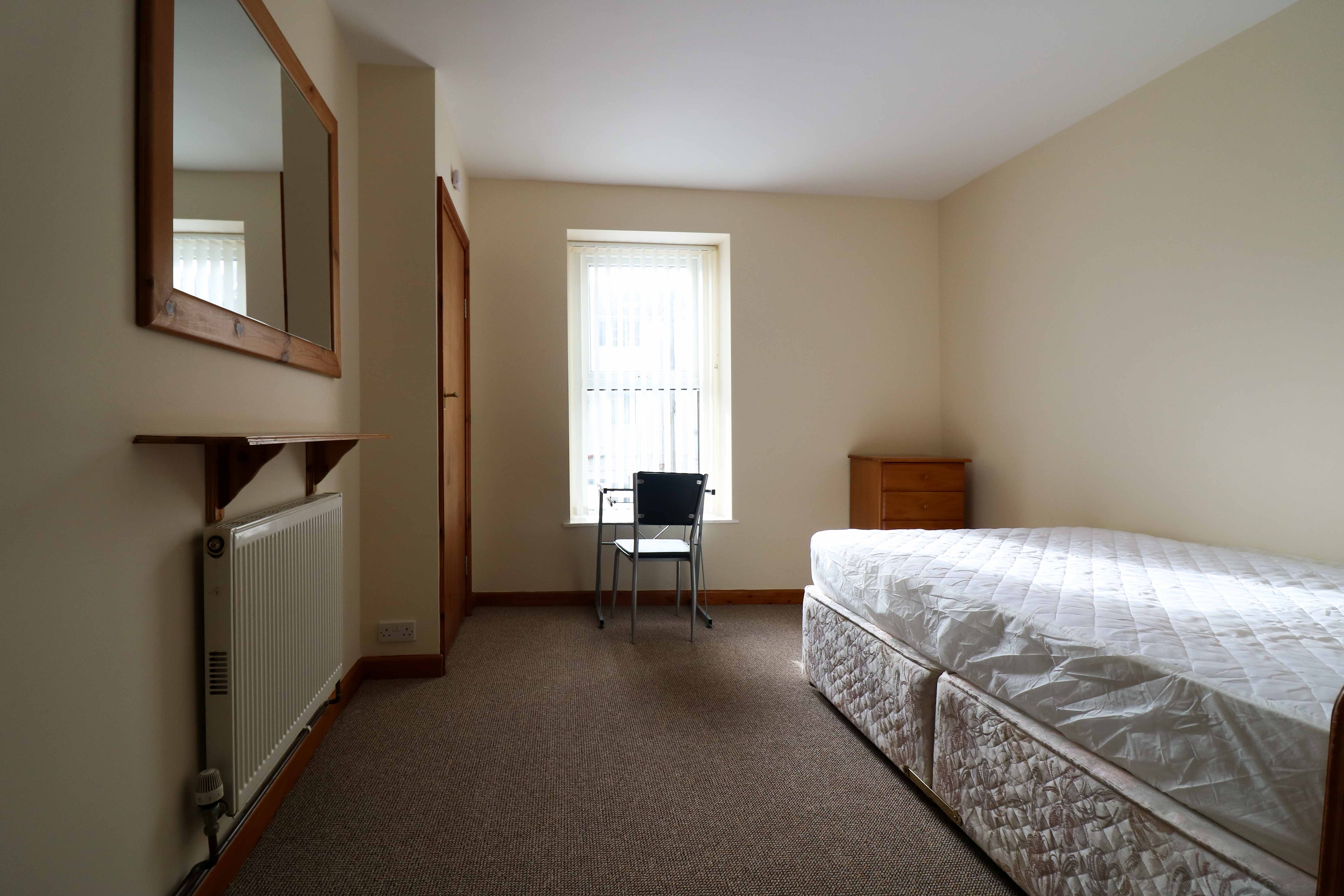 Flat Evelyn Place in Plymouth