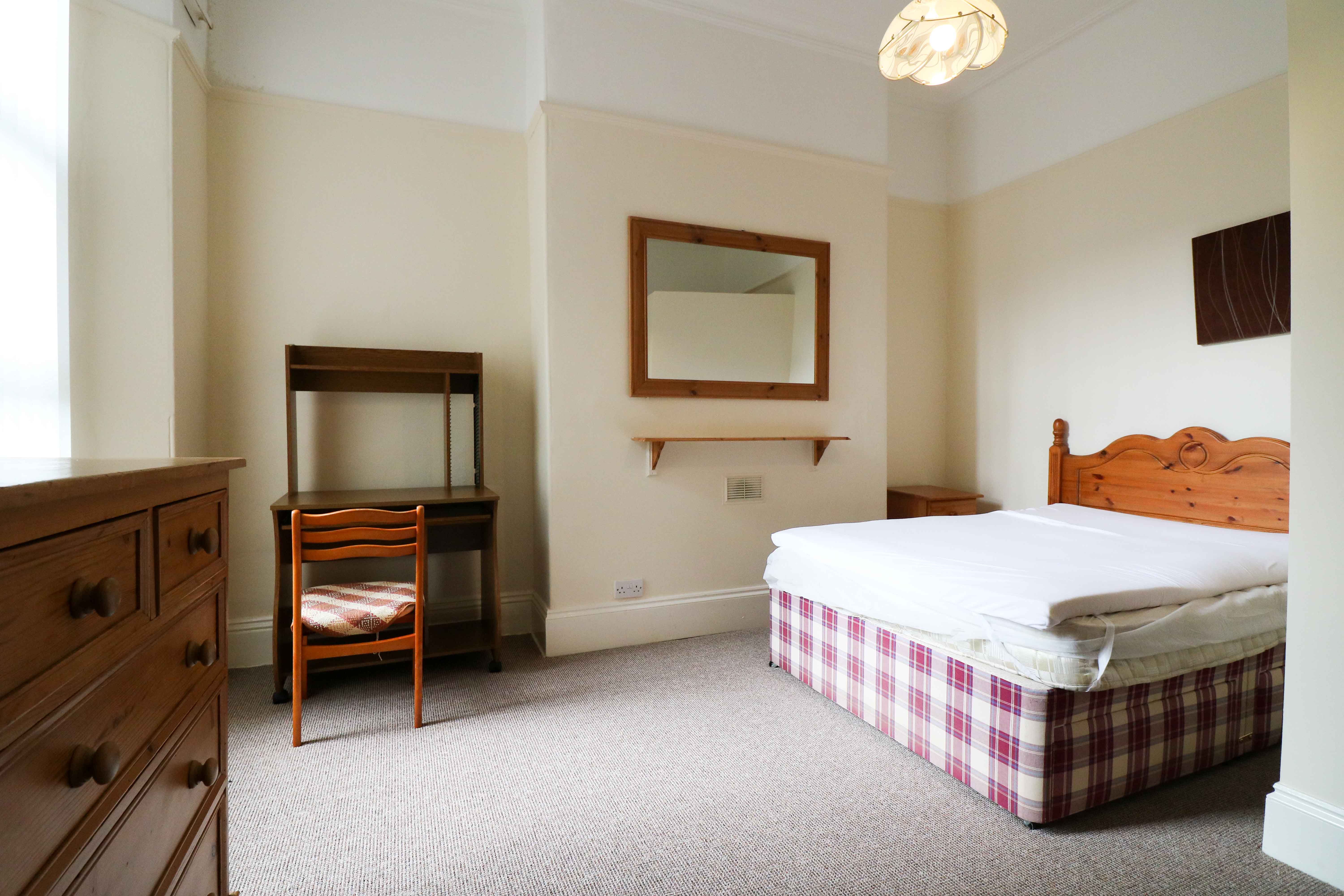 Flat Evelyn Place in Plymouth