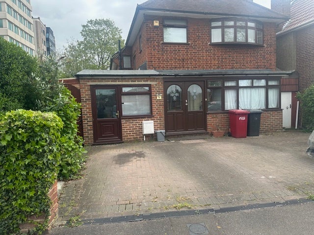 Flat Merton Road in Slough