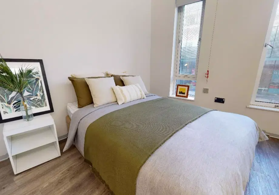 Room Mile End Road in Greater London