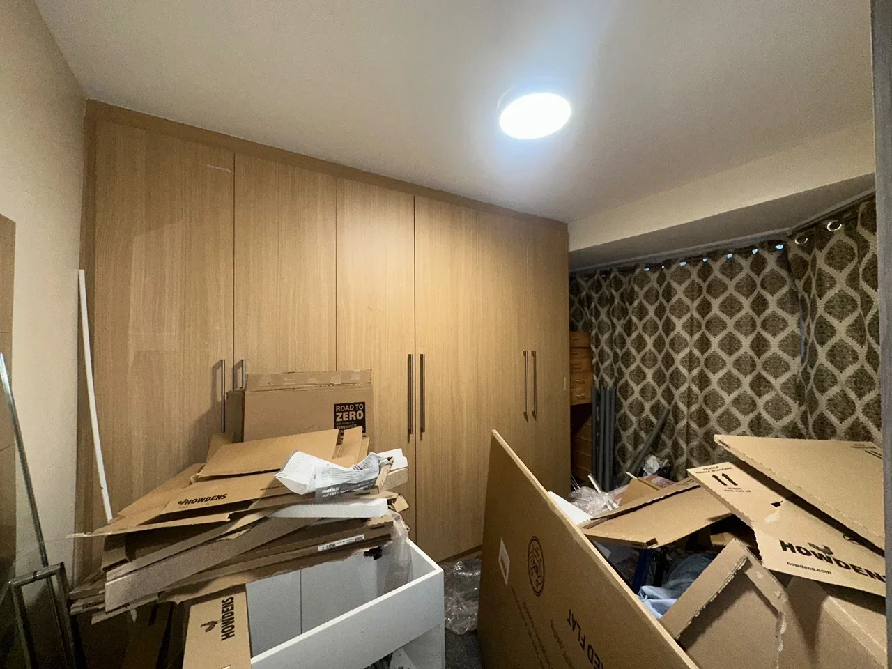 Flat Byward Avenue in Greater London