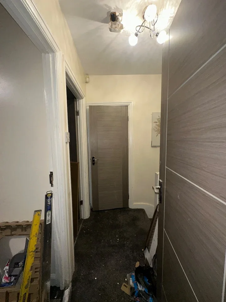 Flat Byward Avenue in Greater London