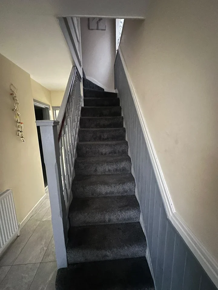 Flat Byward Avenue in Greater London