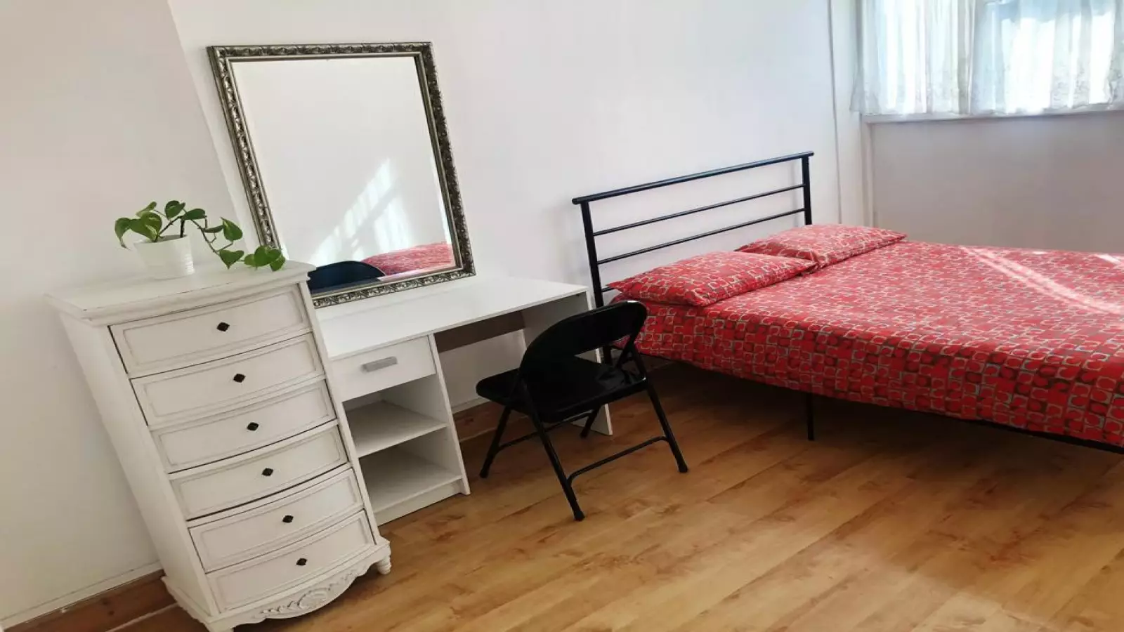 Flat Redmans Road in Greater London