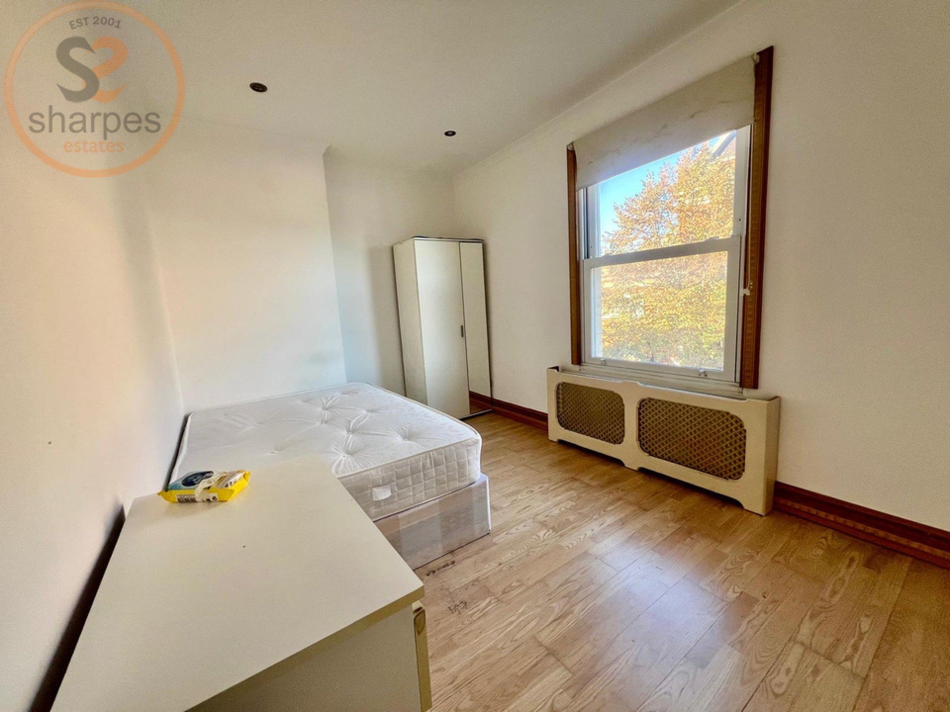 Room St James's Road in Greater London
