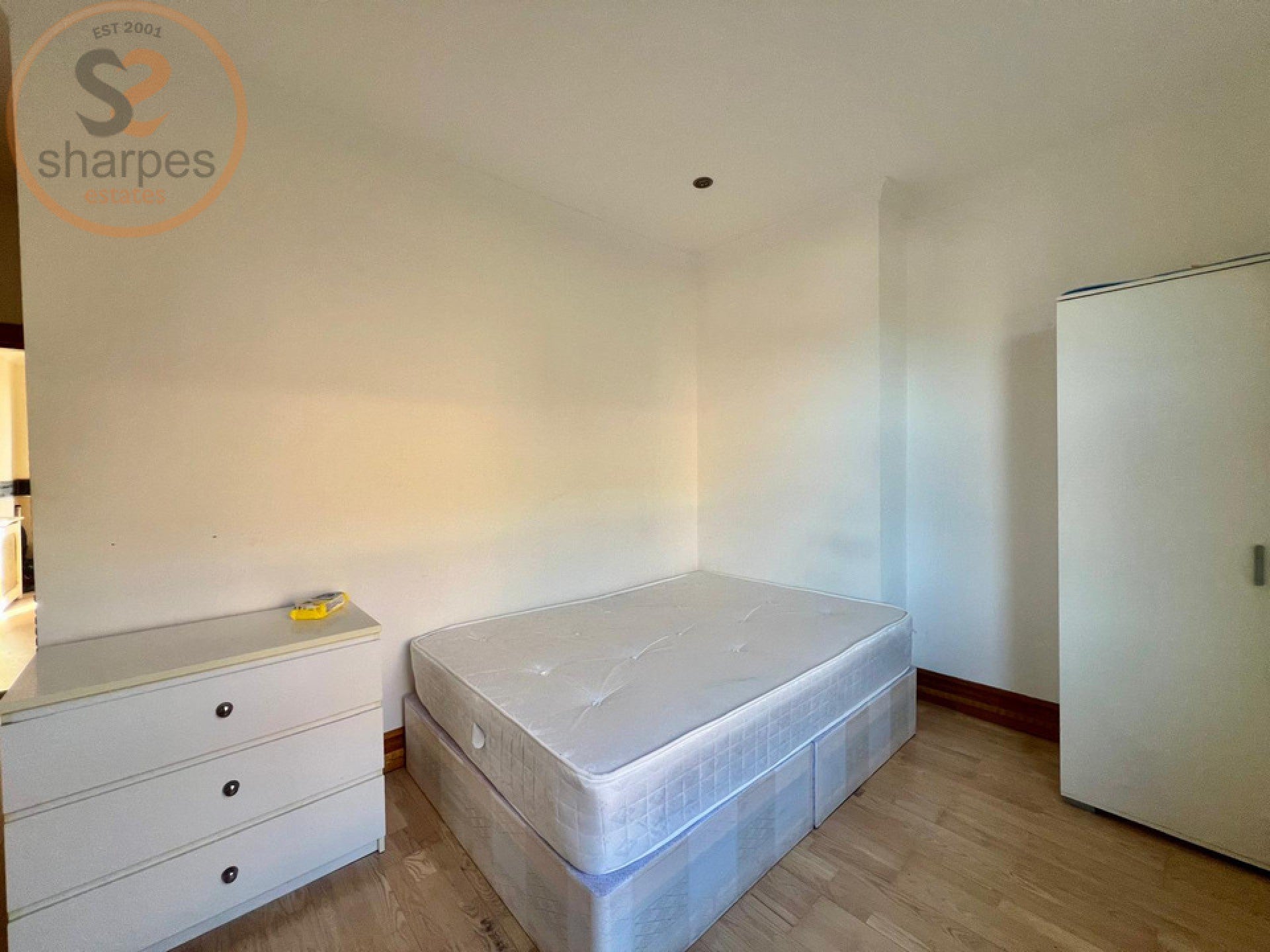 Room St James's Road in Greater London