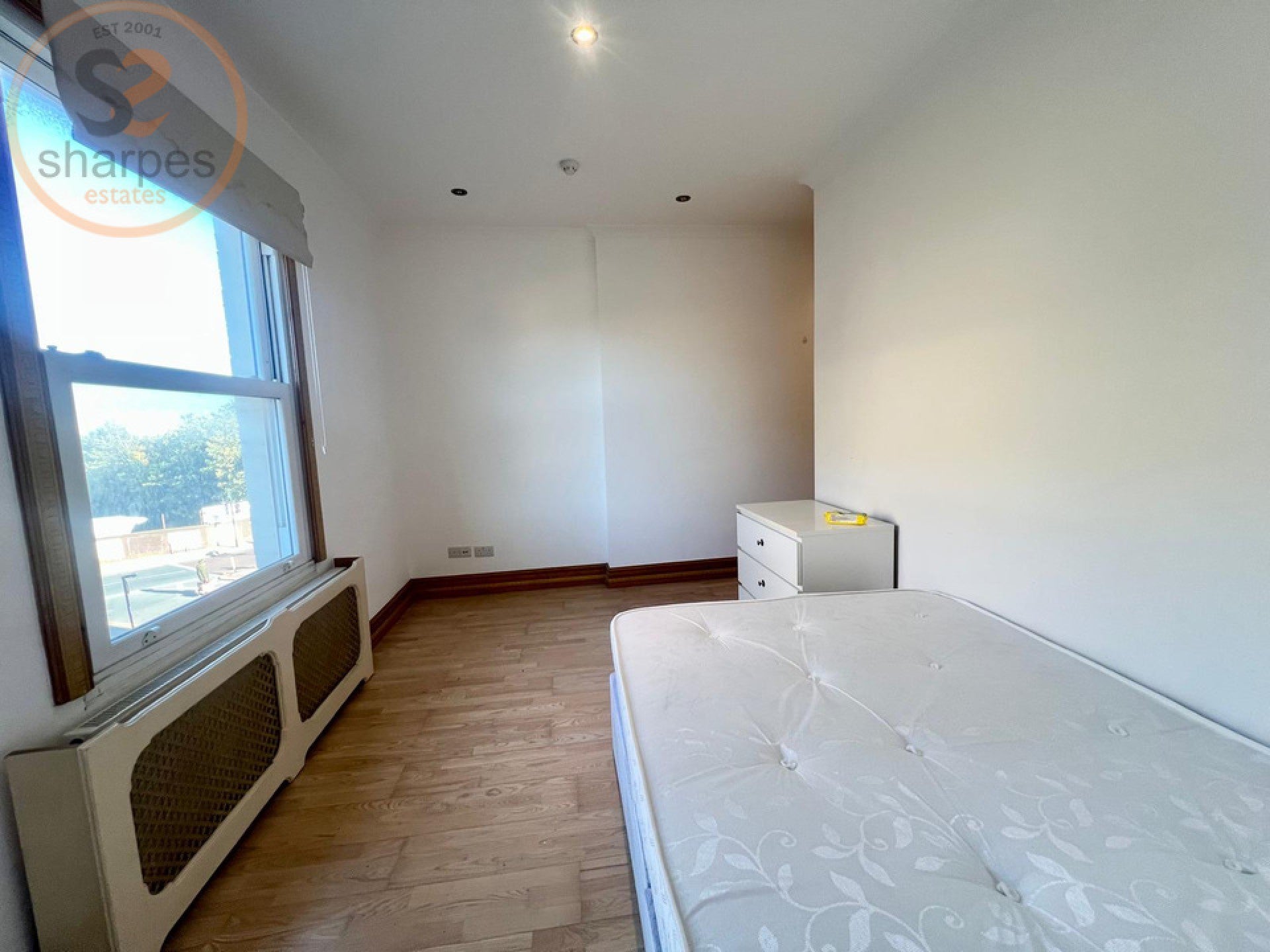 Room St James's Road in Greater London