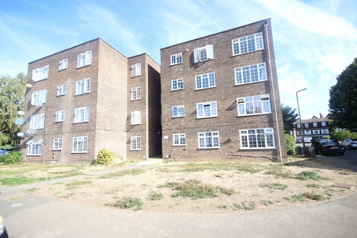 Flat Arborfield Close in Slough