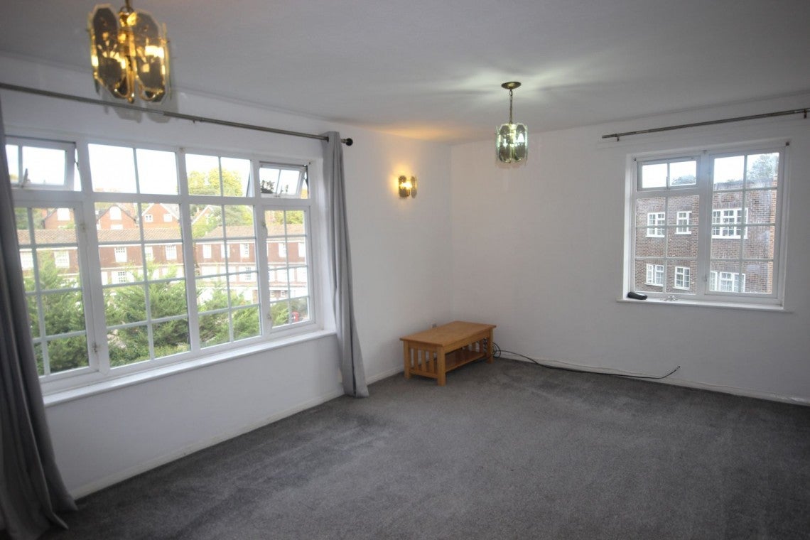 Flat Arborfield Close in Slough