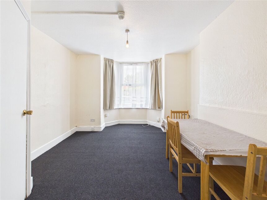 Flat Verulam Avenue in Greater London