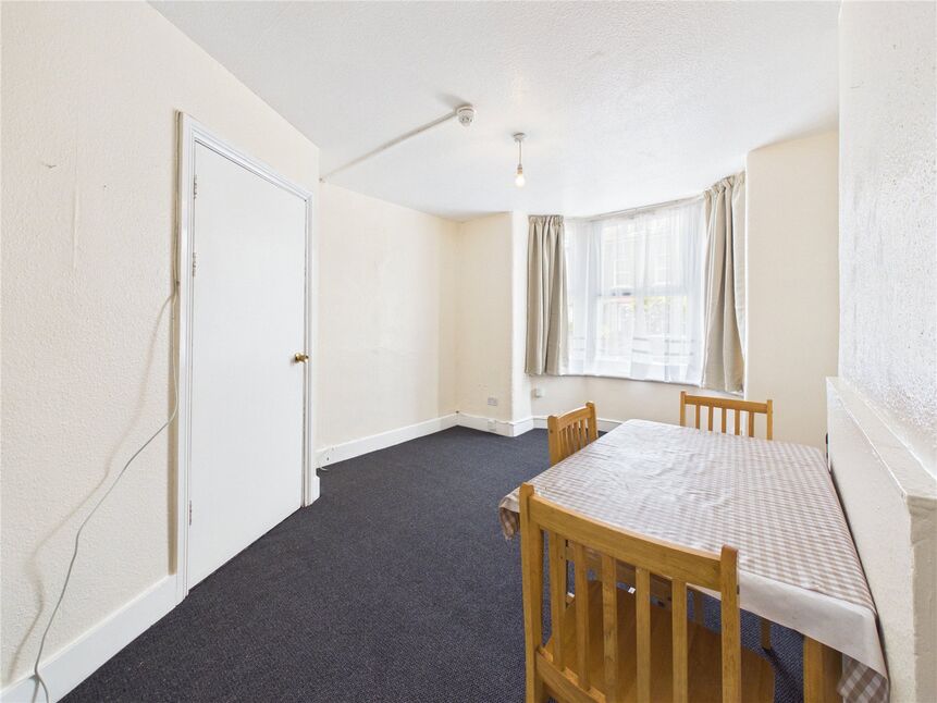 Flat Verulam Avenue in Greater London