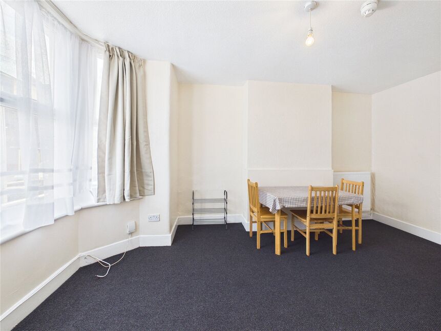 Flat Verulam Avenue in Greater London