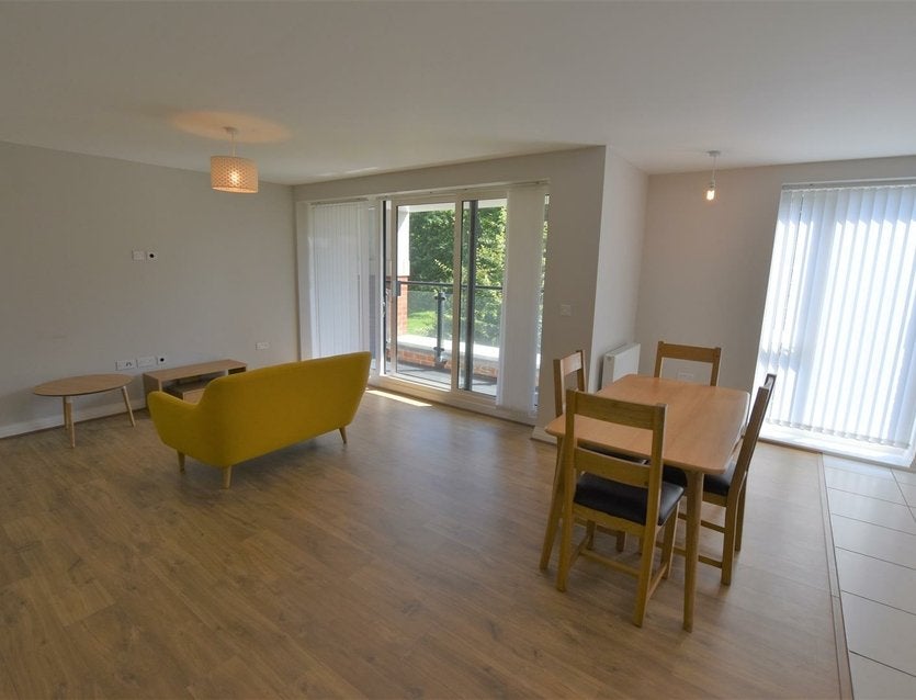 Flat Ealing Road in Greater London