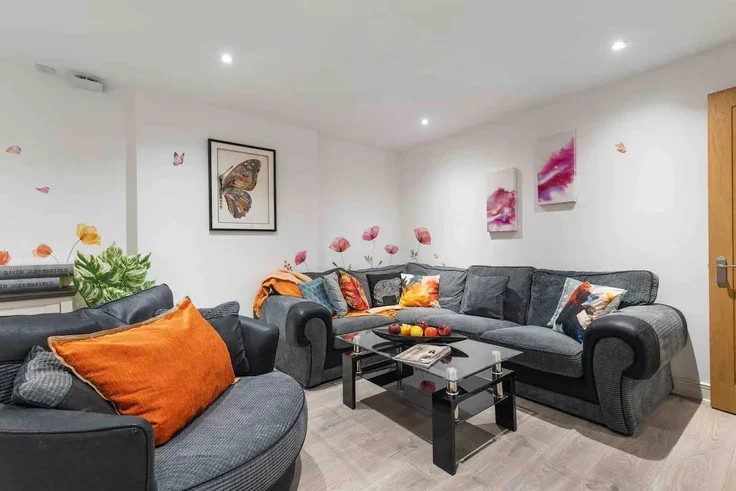 Room Hall Place in City of Westminster