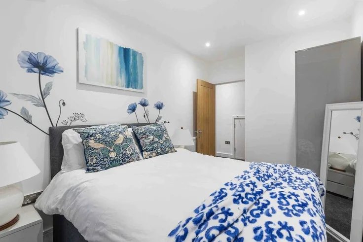 Room Hall Place in City of Westminster