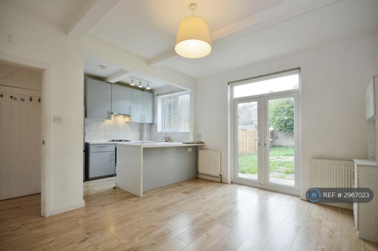 House Hepworth Road in Greater London
