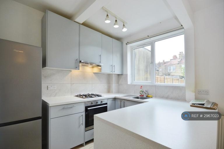 House Hepworth Road in Greater London
