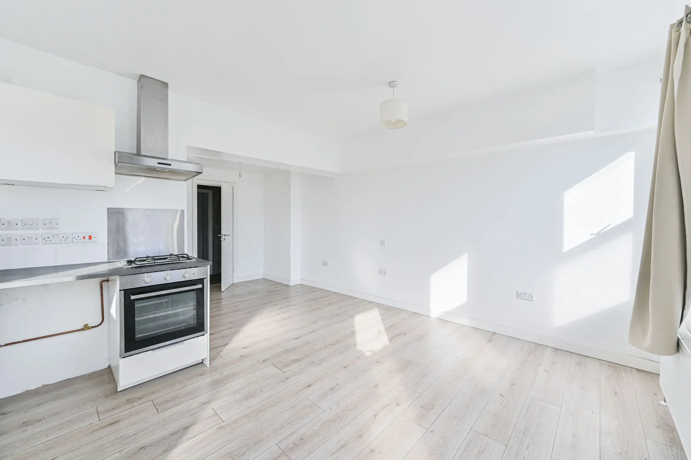 Flat Gambole Road in Greater London