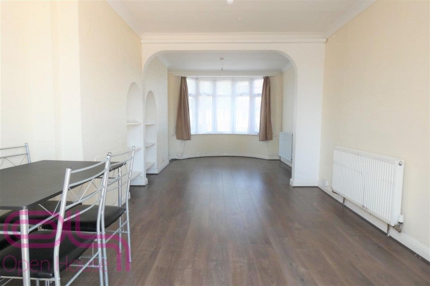 House Stormount Drive in Greater London