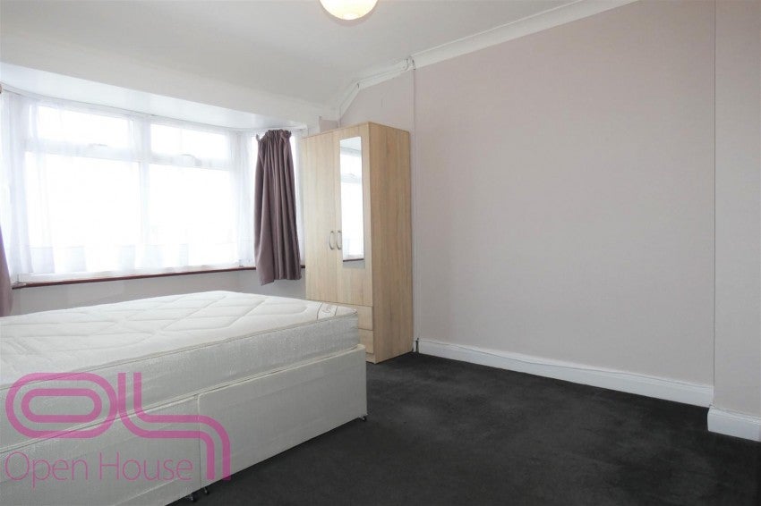 House Stormount Drive in Greater London