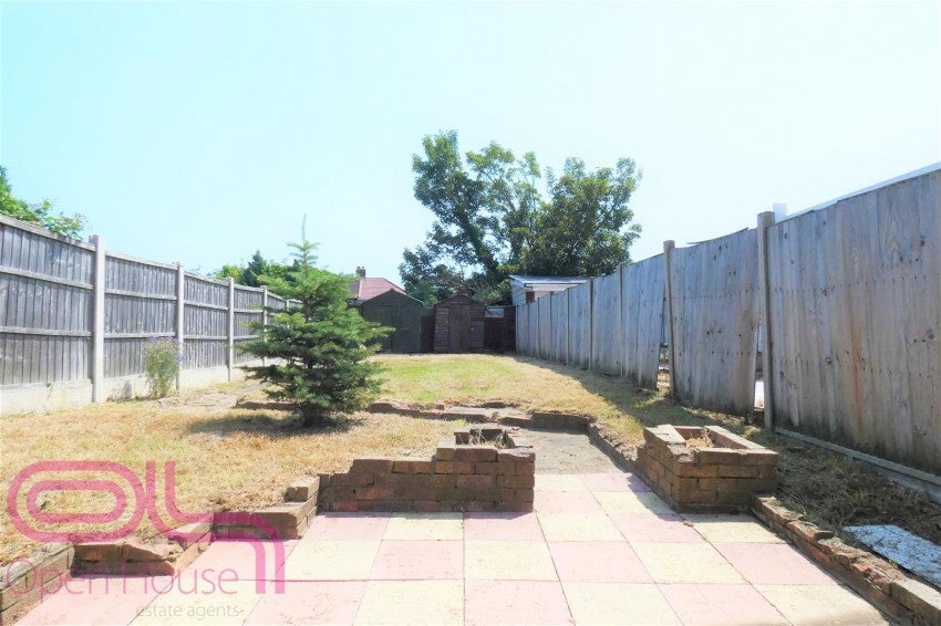 House Stormount Drive in Greater London