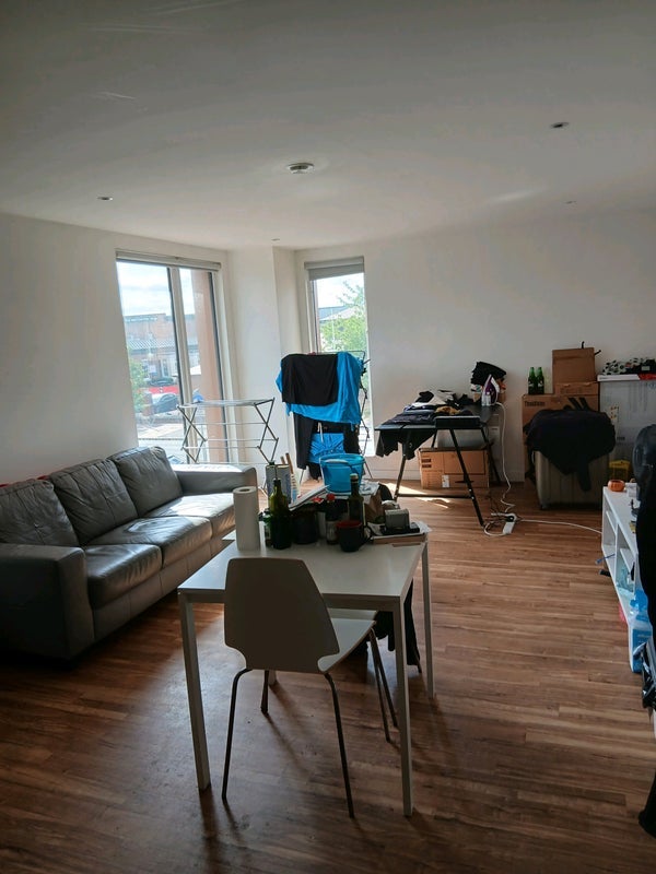 Room Elmira Way in Salford
