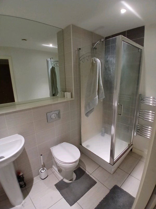 Room Elmira Way in Salford