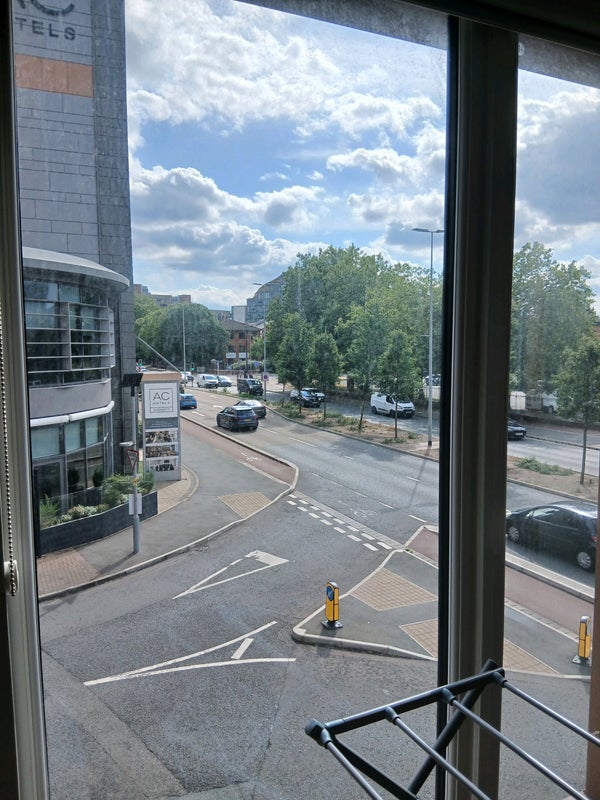 Room Elmira Way in Salford
