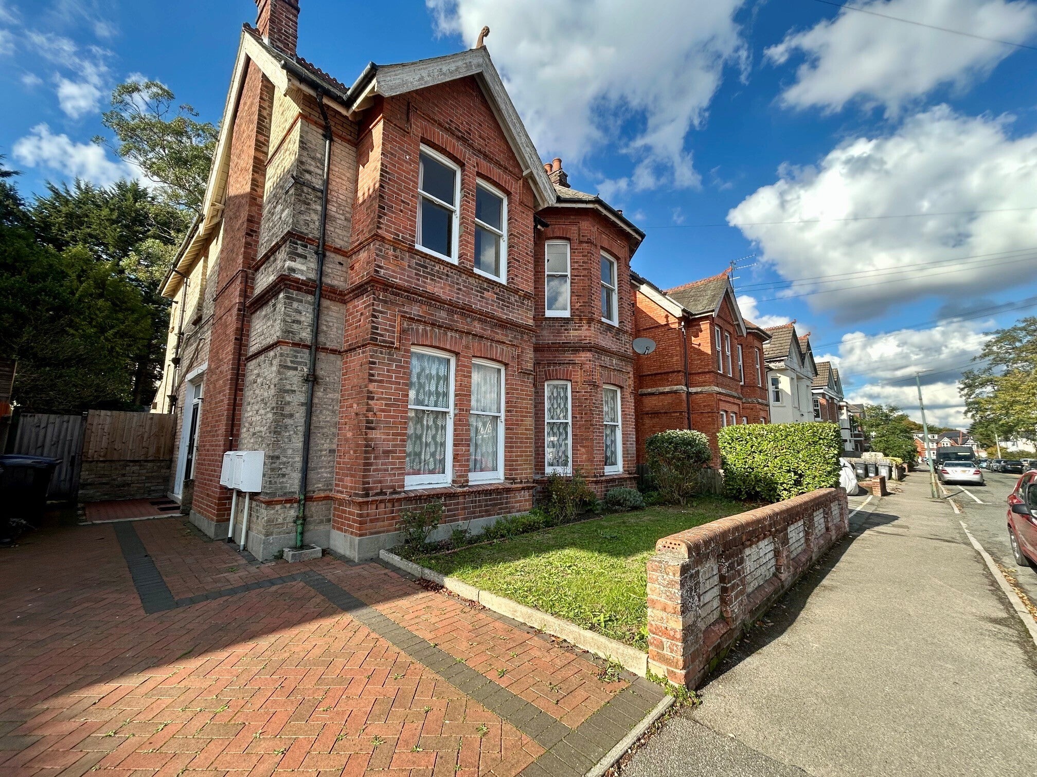 Flat Westbourne Park Road in Bournemouth