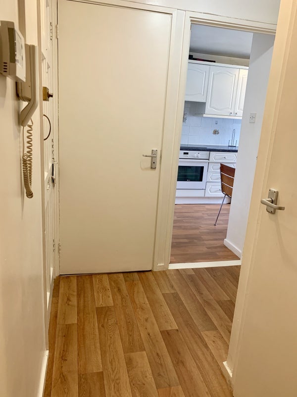 Room Stanmer Street in Greater London