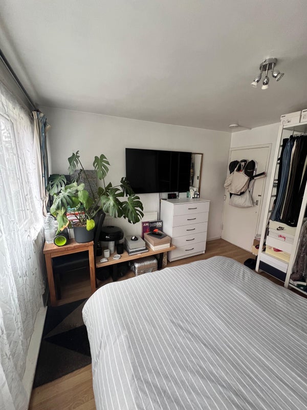 Room Stanmer Street in Greater London