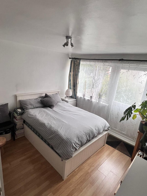 Room Stanmer Street in Greater London