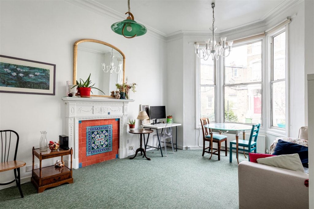 Flat Fielding Road in Greater London