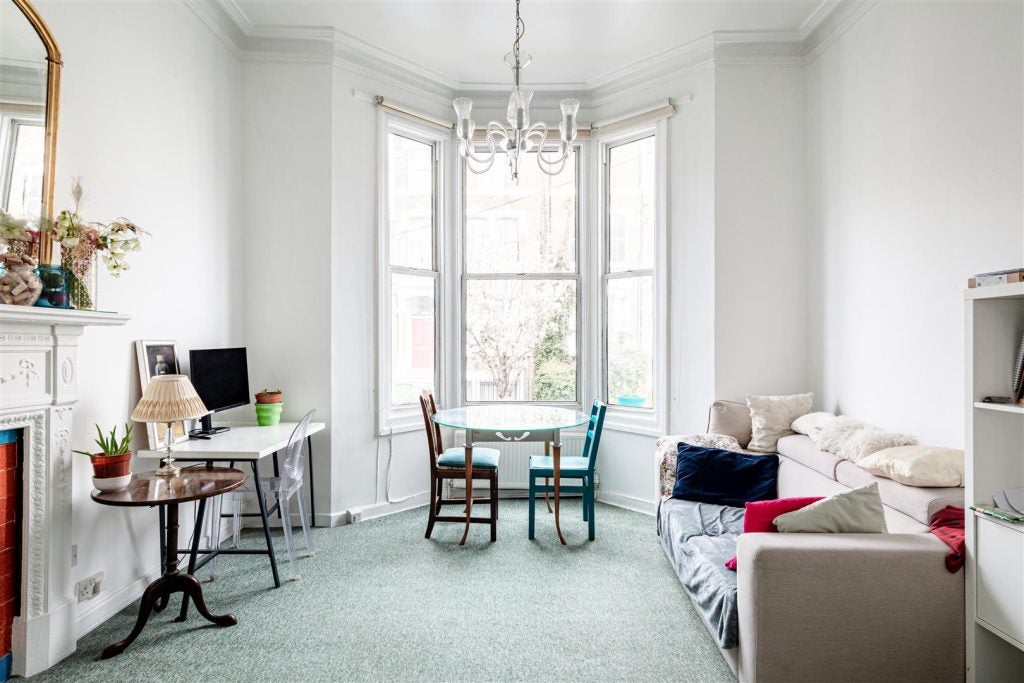 Flat Fielding Road in Greater London