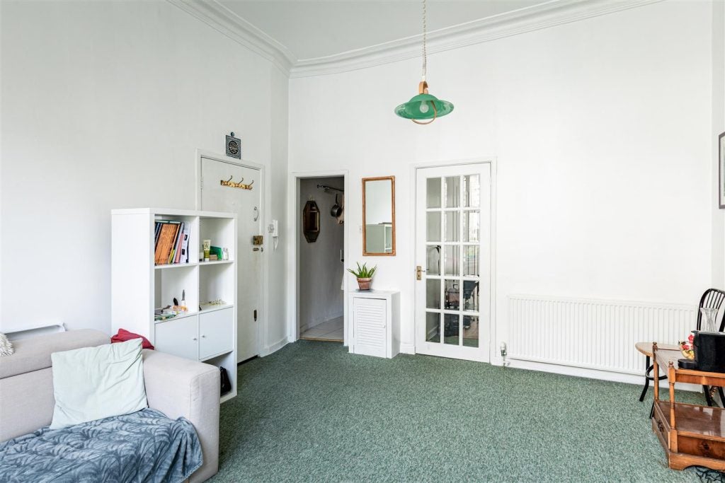 Flat Fielding Road in Greater London