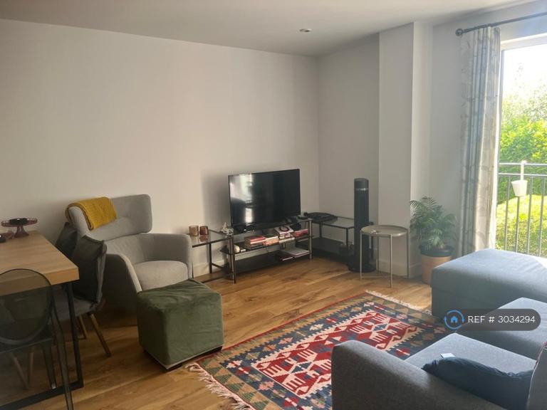 Flat Meadowside in Greater London