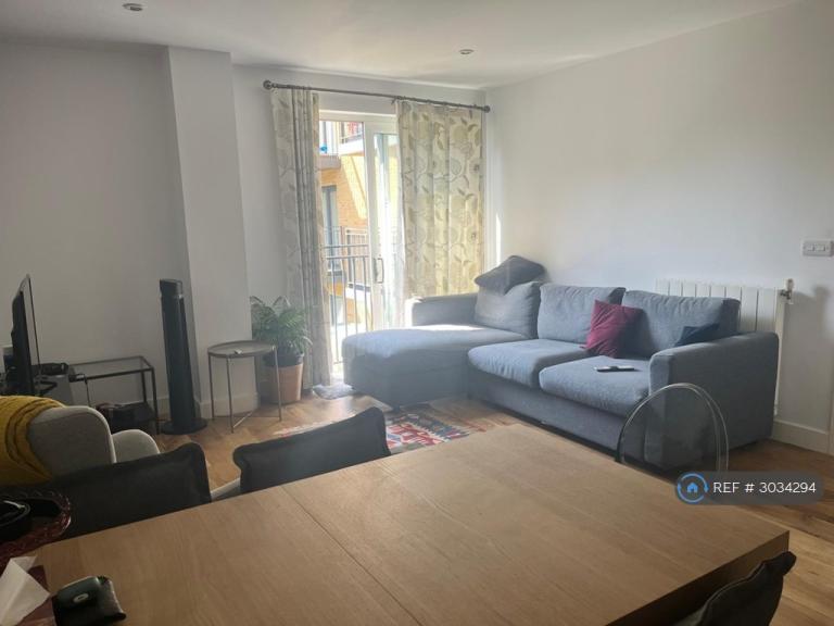Flat Meadowside in Greater London