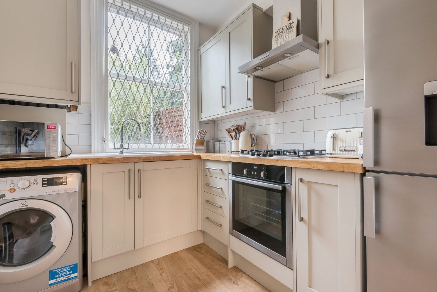 Flat Henry Street in Greater London