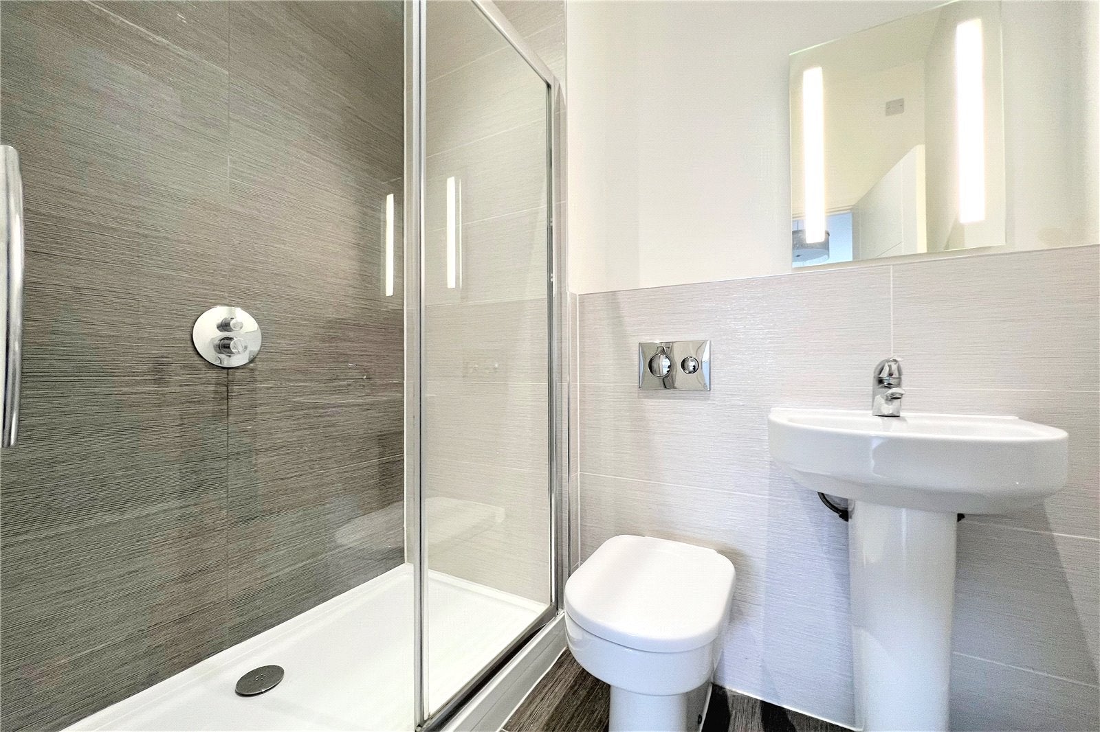 Flat Shrublands Close in Chelmsford