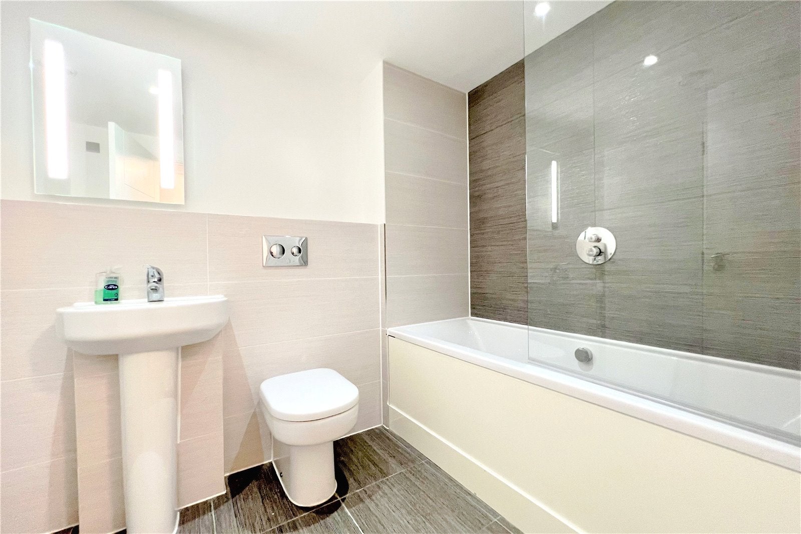 Flat Shrublands Close in Chelmsford